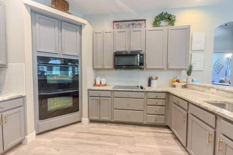 House in New Port Richey, Florida 4 bedrooms, 282.98 sq.m. № 2198653 - photo 22