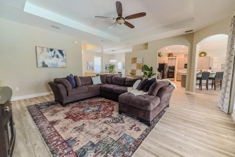 House in New Port Richey, Florida 4 bedrooms, 282.98 sq.m. № 2198653 - photo 17
