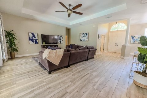 House in New Port Richey, Florida 4 bedrooms, 282.98 sq.m. № 2198653 - photo 18
