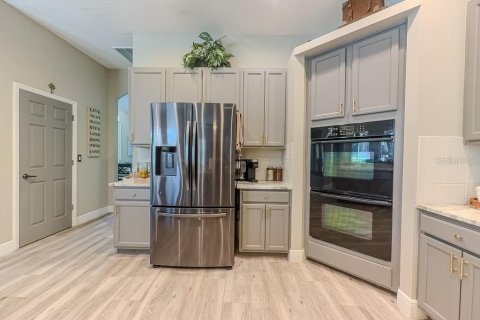 House in New Port Richey, Florida 4 bedrooms, 282.98 sq.m. № 2198653 - photo 21