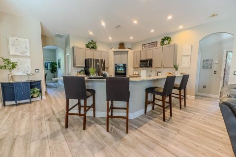 House in New Port Richey, Florida 4 bedrooms, 282.98 sq.m. № 2198653 - photo 25