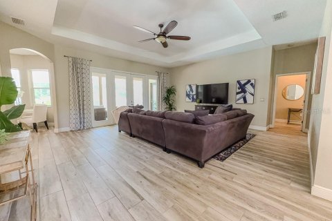 House in New Port Richey, Florida 4 bedrooms, 282.98 sq.m. № 2198653 - photo 15