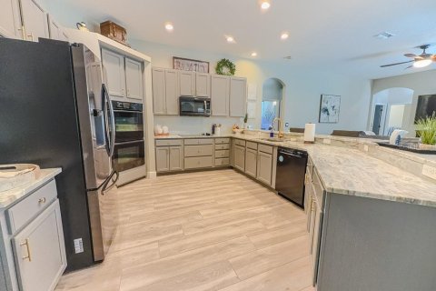 House in New Port Richey, Florida 4 bedrooms, 282.98 sq.m. № 2198653 - photo 20