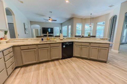 House in New Port Richey, Florida 4 bedrooms, 282.98 sq.m. № 2198653 - photo 23