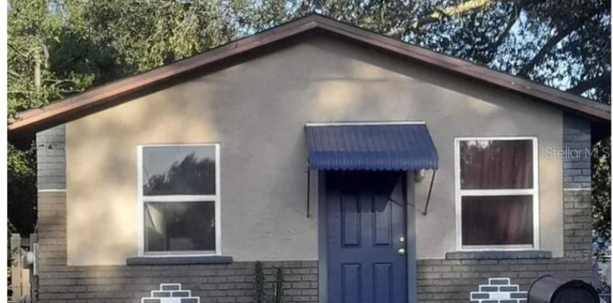House in Tampa, Florida 3 bedrooms, 81.75 sq.m. № 2130199