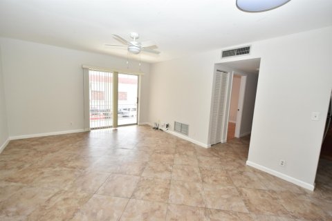 Copropriété à louer à Pompano Beach, Floride: 2 chambres, 79.9 m2 № 2180533 - photo 3