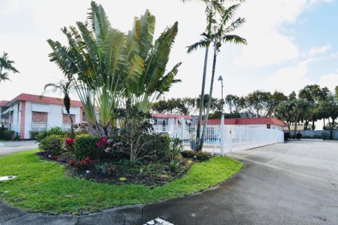 Copropriété à louer à Pompano Beach, Floride: 2 chambres, 79.9 m2 № 2180533 - photo 13