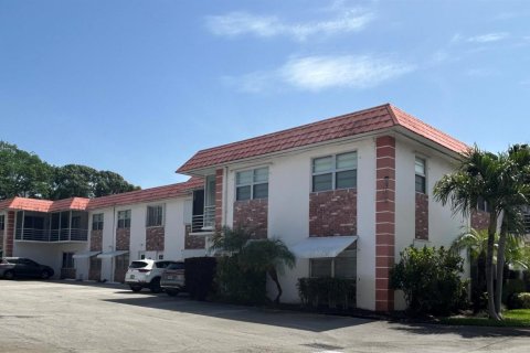 Condo in Pompano Beach, Florida, 2 bedrooms № 2180533