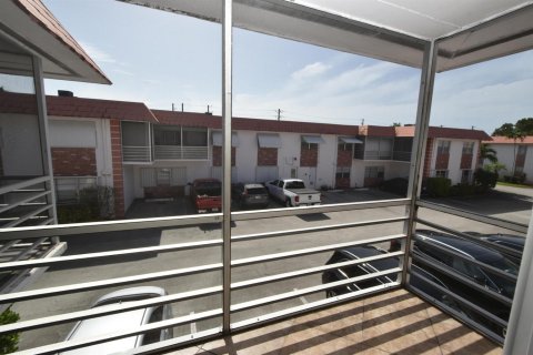 Copropriété à louer à Pompano Beach, Floride: 2 chambres, 79.9 m2 № 2180533 - photo 4