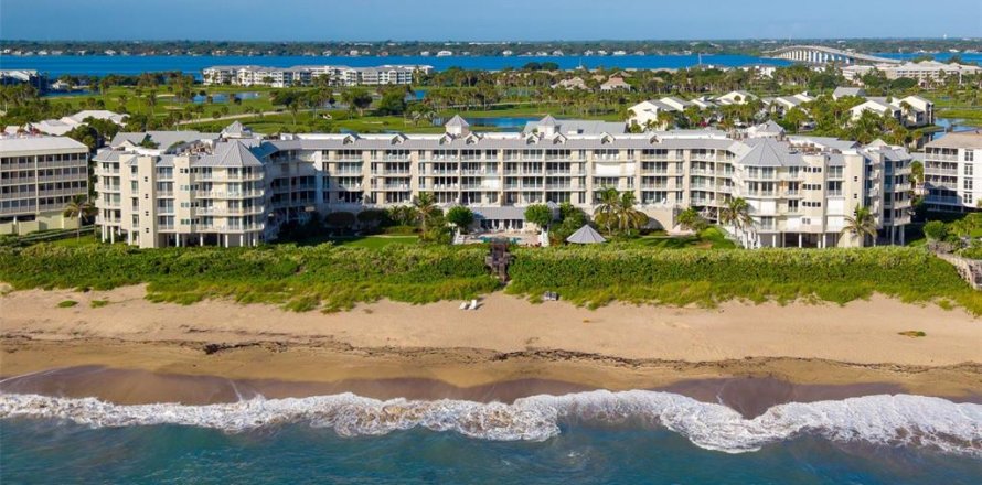 Condo in Stuart, Florida, 2 bedrooms  № 2376850