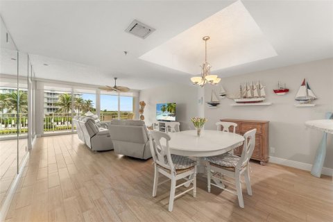 Condo in Stuart, Florida, 2 bedrooms  № 2376850 - photo 16