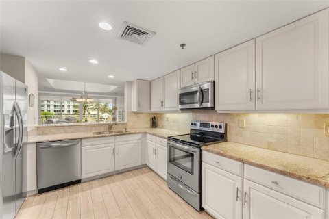 Condo in Stuart, Florida, 2 bedrooms  № 2376850 - photo 26