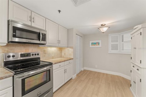 Condo in Stuart, Florida, 2 bedrooms  № 2376850 - photo 27