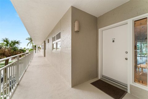 Condo in Stuart, Florida, 2 bedrooms  № 2376850 - photo 13