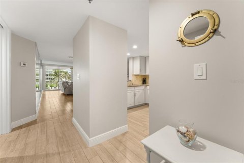 Condo in Stuart, Florida, 2 bedrooms  № 2376850 - photo 14