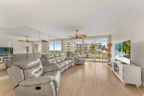 Condo in Stuart, Florida, 2 bedrooms  № 2376850 - photo 22