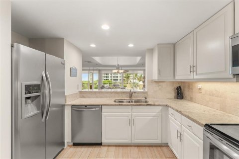 Condo in Stuart, Florida, 2 bedrooms  № 2376850 - photo 25