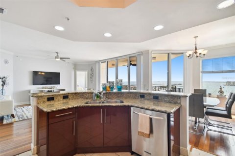 Condo in Tampa, Florida, 3 bedrooms  № 1246560 - photo 16