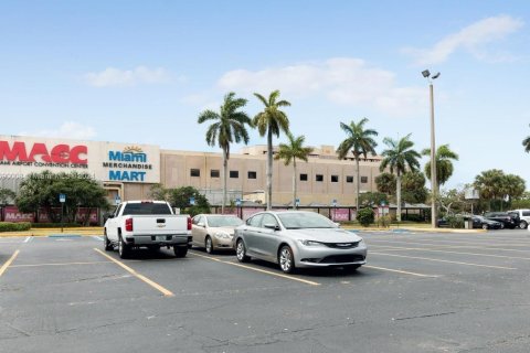 Propiedad comercial en venta en Miami, Florida № 1943188 - foto 8
