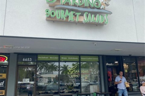 Commercial property in South Miami, Florida № 2180667