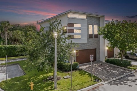 Купить таунхаус в Плантация, Флорида 3 спальни, 155.33м2, № 2022186 - фото 2