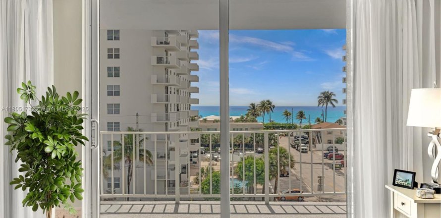 Condo à Hollywood, Floride, 2 chambres № 1934224