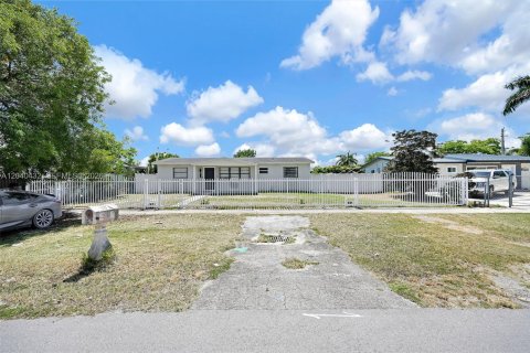 House in Homestead, Florida 3 bedrooms, 112.97 sq.m. № 2086666 - photo 4