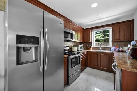 House in Homestead, Florida 3 bedrooms, 112.97 sq.m. № 2086666 - photo 12