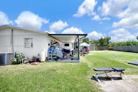House in Homestead, Florida 3 bedrooms, 112.97 sq.m. № 2086666 - photo 24