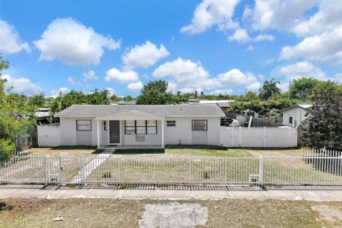 House in Homestead, Florida 3 bedrooms, 112.97 sq.m. № 2086666