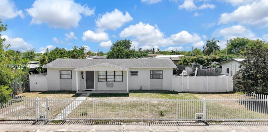 House in Homestead, Florida 3 bedrooms, 112.97 sq.m. № 2086666