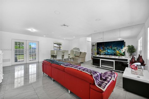House in Homestead, Florida 3 bedrooms, 112.97 sq.m. № 2086666 - photo 7
