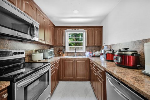 House in Homestead, Florida 3 bedrooms, 112.97 sq.m. № 2086666 - photo 11