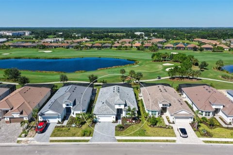 House in Lakewood Ranch, Florida 3 bedrooms, 279.08 sq.m. № 2416565 - photo 3