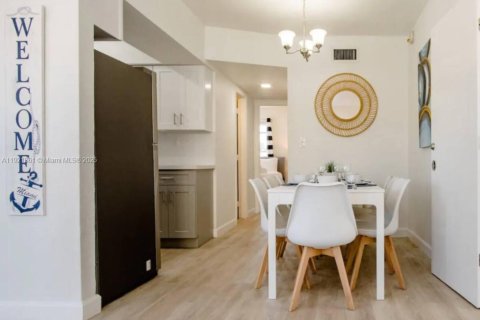 Снять в аренду виллу или дом в Майами, Флорида 2 спальни, 237.09м2, № 1975800 - фото 6