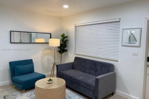 Снять в аренду виллу или дом в Майами, Флорида 2 спальни, 237.09м2, № 1975800 - фото 2