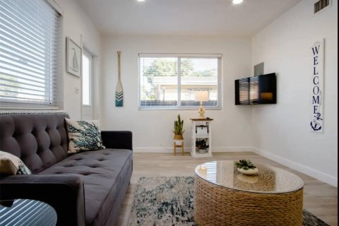 Снять в аренду виллу или дом в Майами, Флорида 2 спальни, 237.09м2, № 1975800 - фото 1