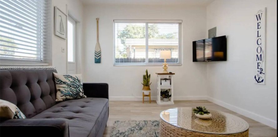 Дом в Майами, Флорида 2 спальни, 237.09м2 № 1975800