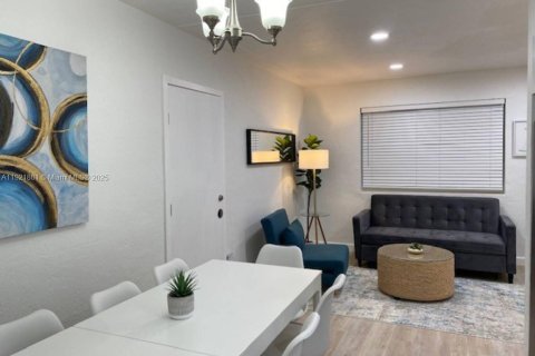 Снять в аренду виллу или дом в Майами, Флорида 2 спальни, 237.09м2, № 1975800 - фото 4