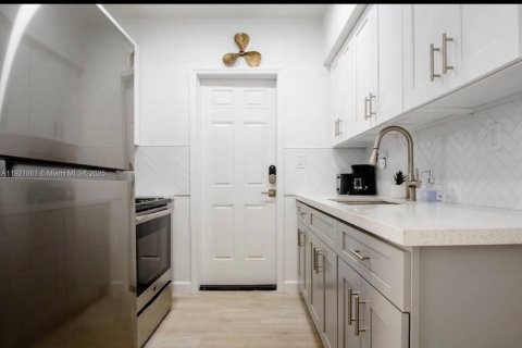 Снять в аренду виллу или дом в Майами, Флорида 2 спальни, 237.09м2, № 1975800 - фото 7