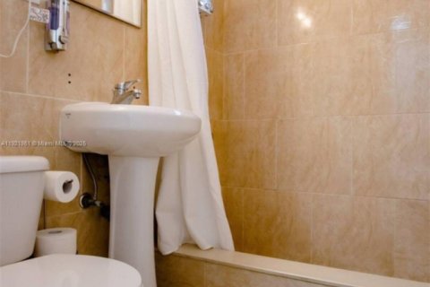 Снять в аренду виллу или дом в Майами, Флорида 2 спальни, 237.09м2, № 1975800 - фото 15