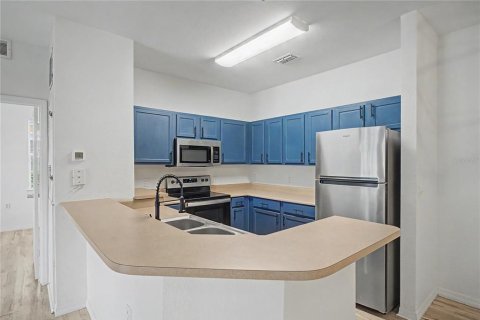 Condo in Orlando, Florida, 2 bedrooms № 2207277 - photo 13