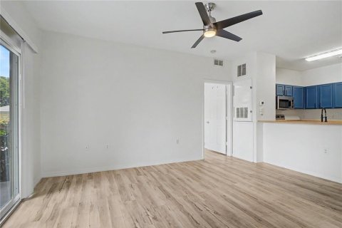 Condo in Orlando, Florida, 2 bedrooms № 2207277 - photo 10