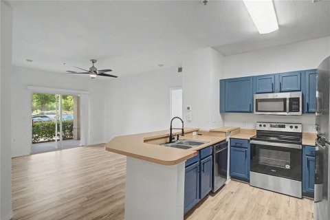Condo in Orlando, Florida, 2 bedrooms № 2207277 - photo 14