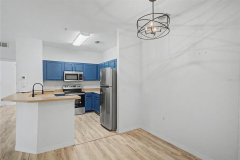 Condo in Orlando, Florida, 2 bedrooms № 2207277 - photo 4