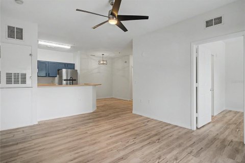 Condo in Orlando, Florida, 2 bedrooms № 2207277 - photo 11