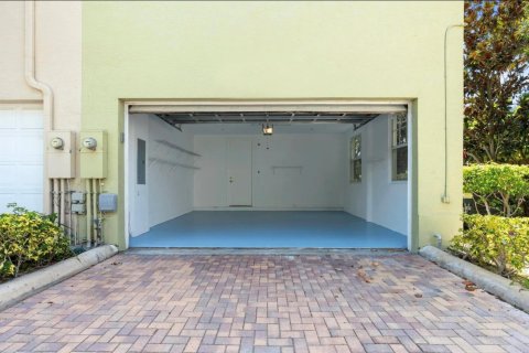 Touwnhouse à louer à Lake Worth, Floride: 3 chambres, 185.8 m2 № 1024355 - photo 1