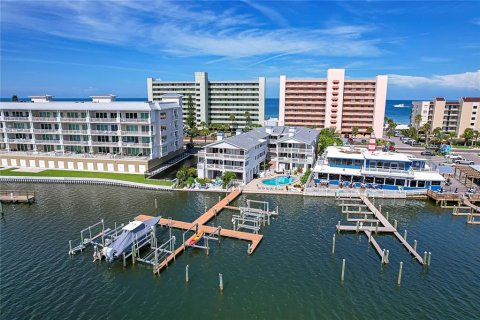 Condominio en alquiler en Indian Shores, Florida, 2 dormitorios, 104.05 m2 № 1802376 - foto 1