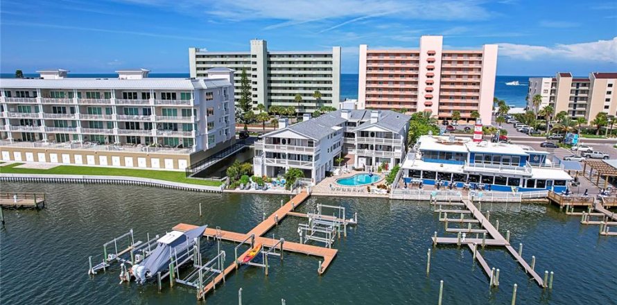Condominio en Indian Shores, Florida, 2 dormitorios № 1802376