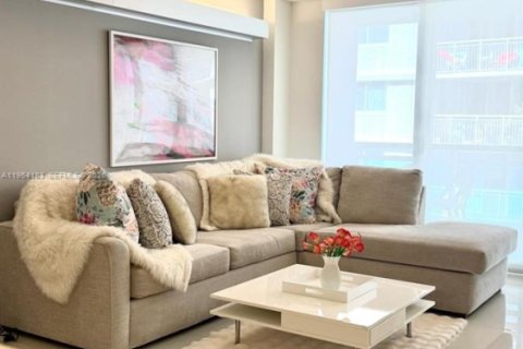 Снять в аренду кондоминиум в Майами-Бич, Флорида 1 спальня, 75.07м2, № 2008965 - фото 2